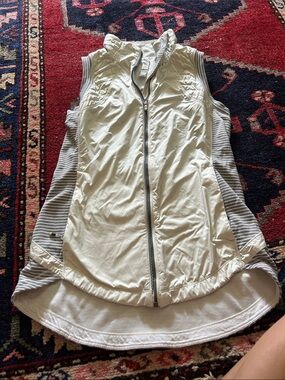 Lululemon Lightweight Sleeveless Zip Vest in White with Gray Stripes